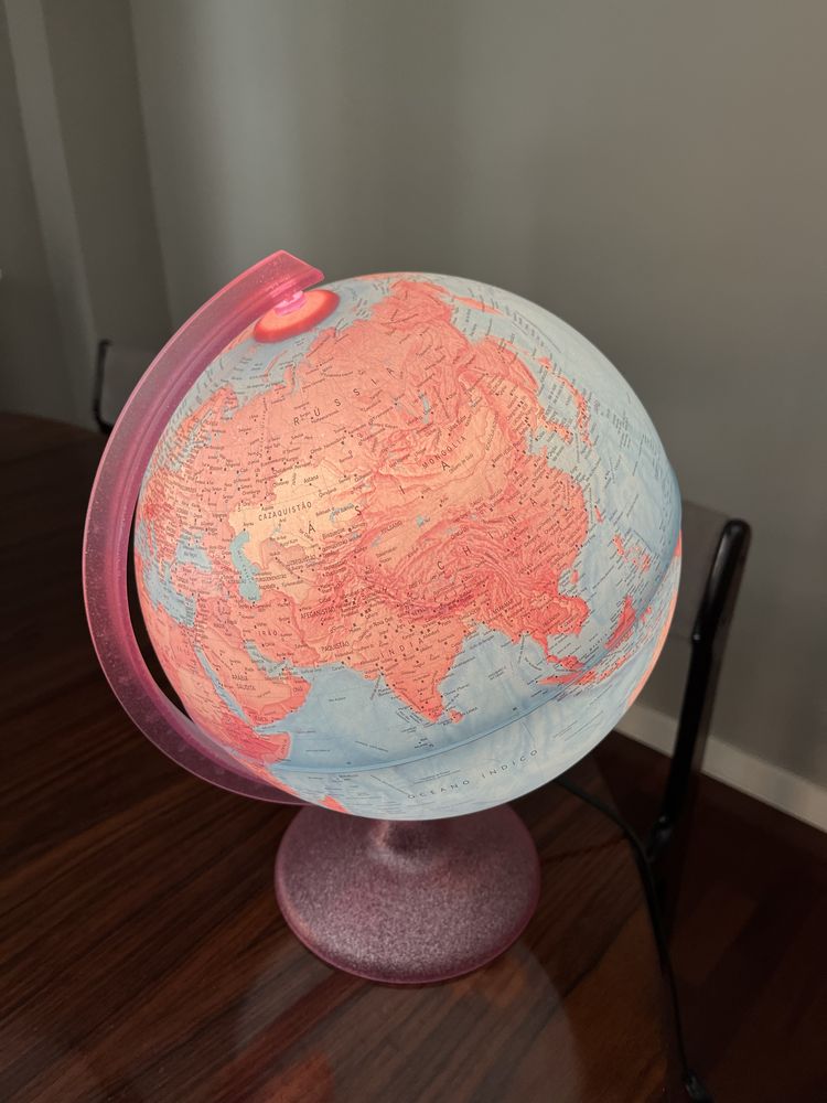 Globo terrestre com luz