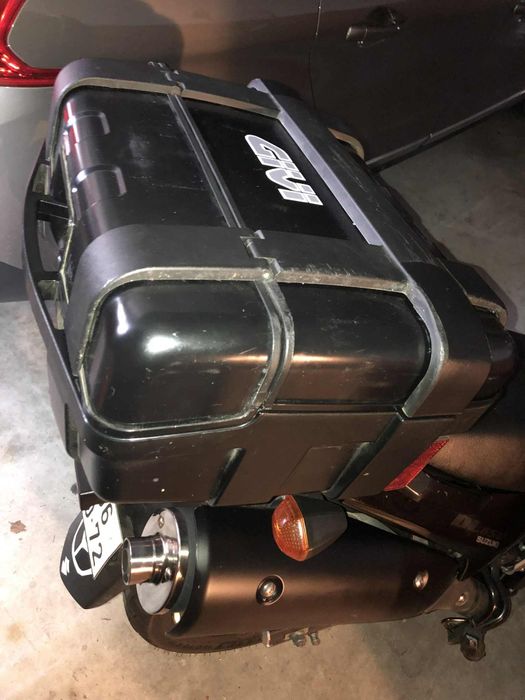 Suzuki V Strom DL 650 top case givi
