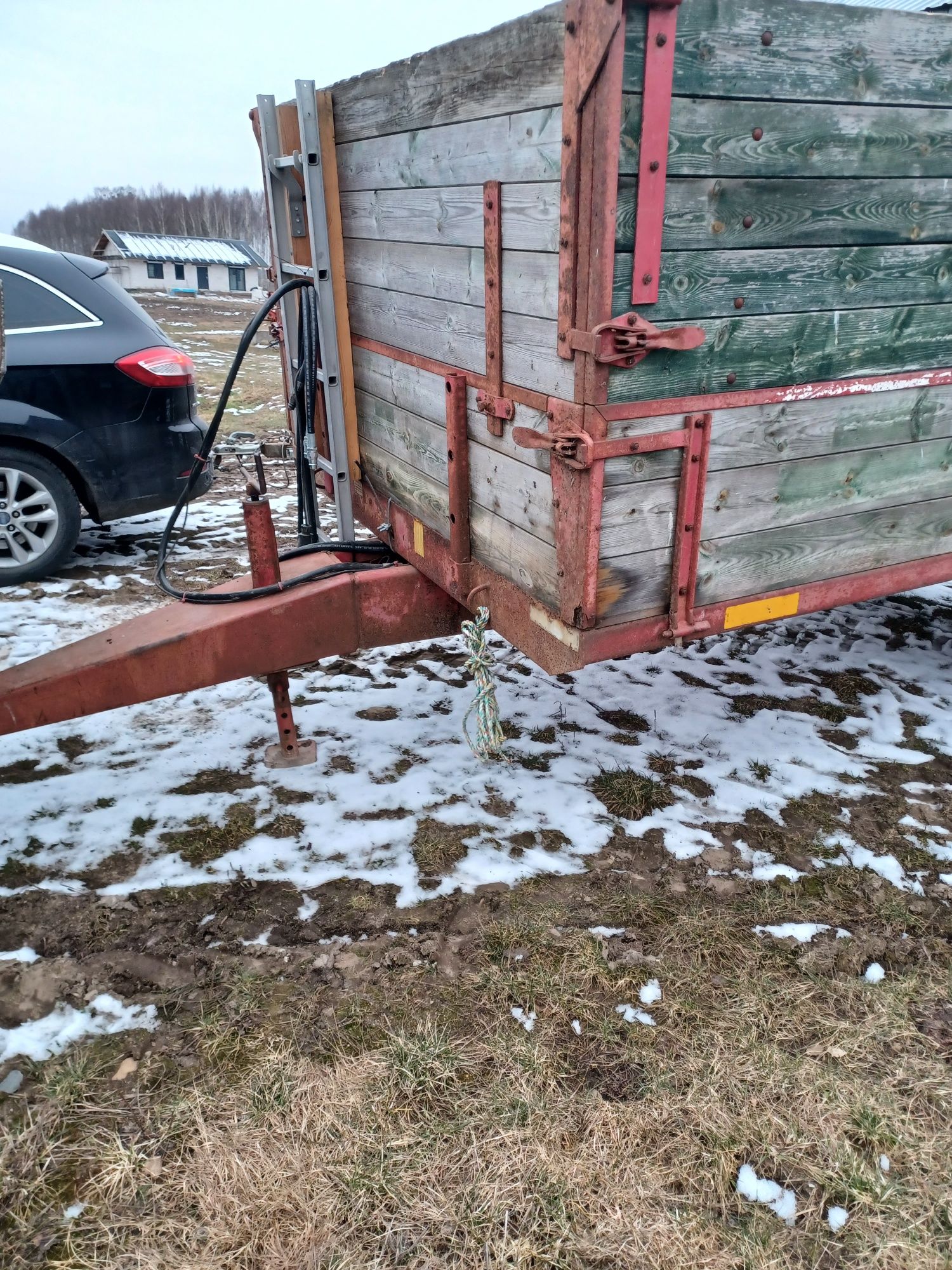 "Przyczepa jednoosiowa tandem z żmijką przeładowczą"