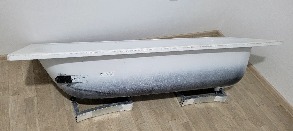 Ванна металева біла нова