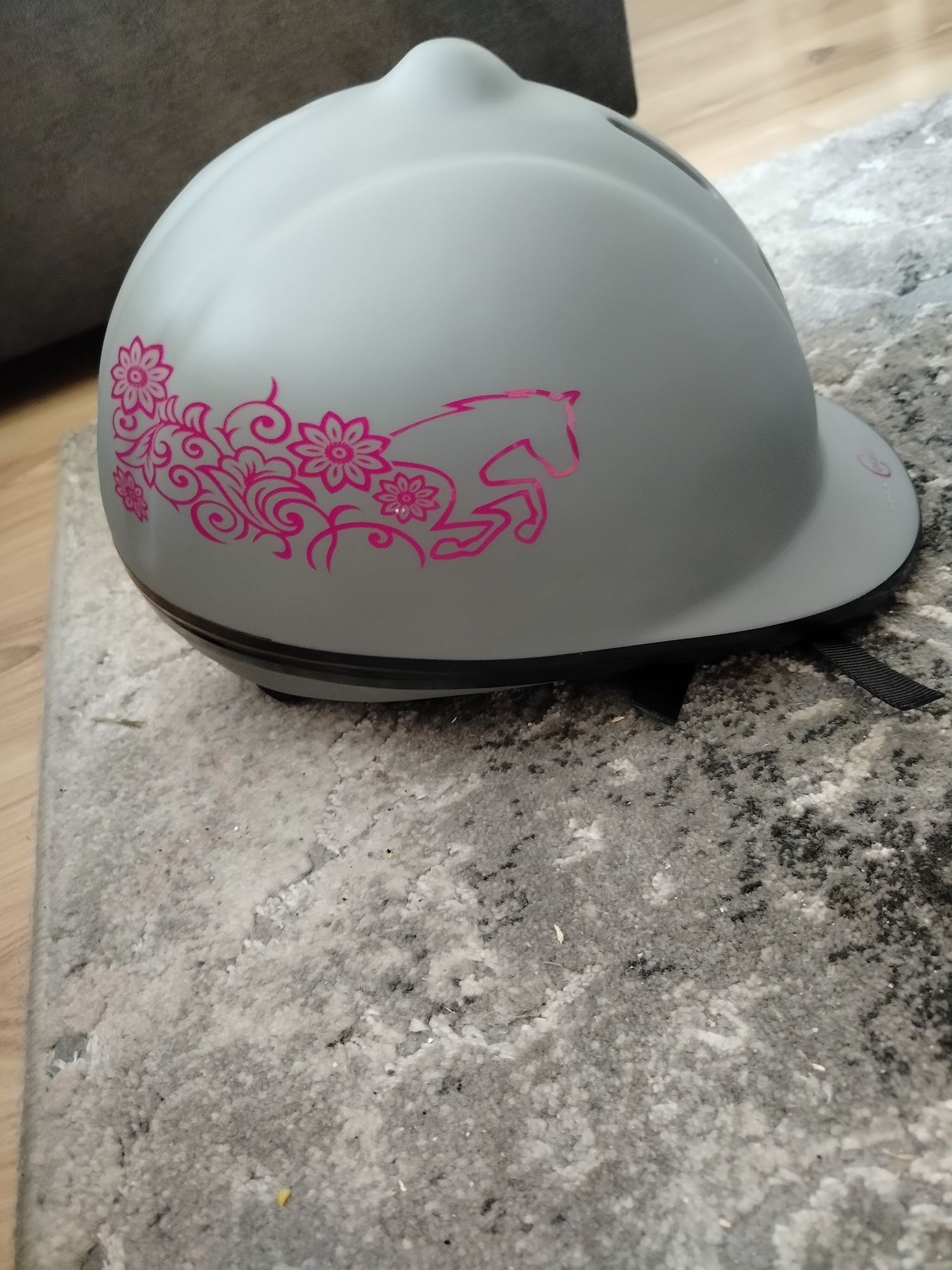 Kask jeździecki nowy