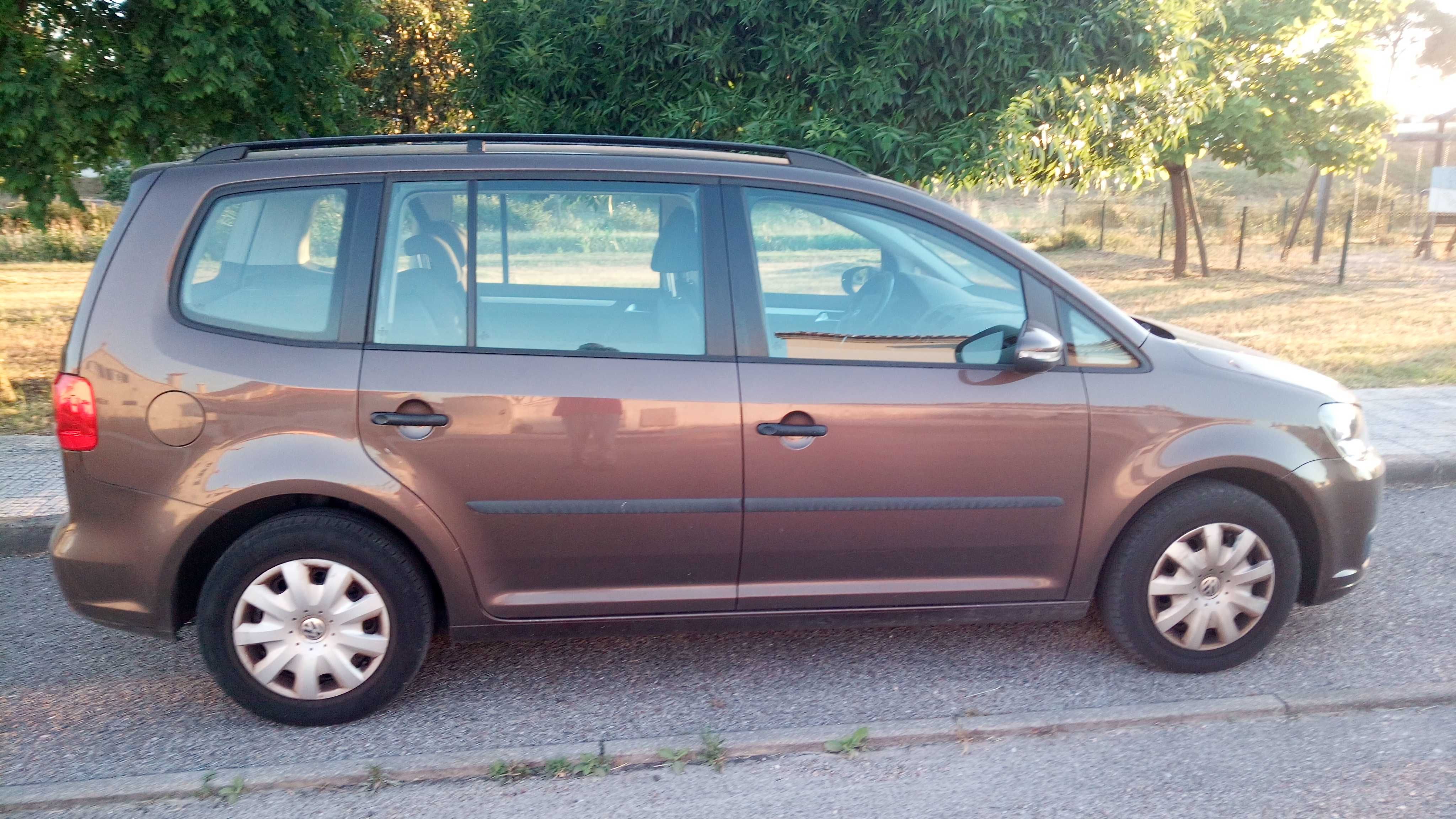 VW Touran espaçosa