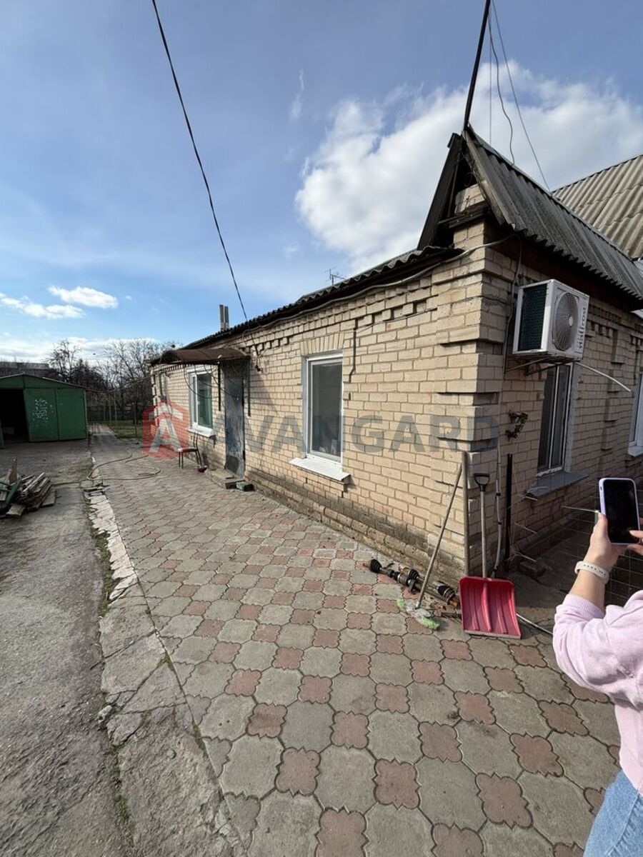 Продам пів будинку. Комунарський район, вул. Святоволодимирівська.