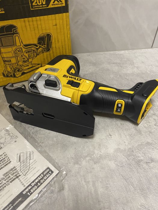 DeWALT DCS335 20Vmax безщітковий лобзик Made in Mexico
