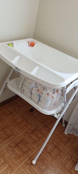 Banheira de bebe e trocador de fraldas