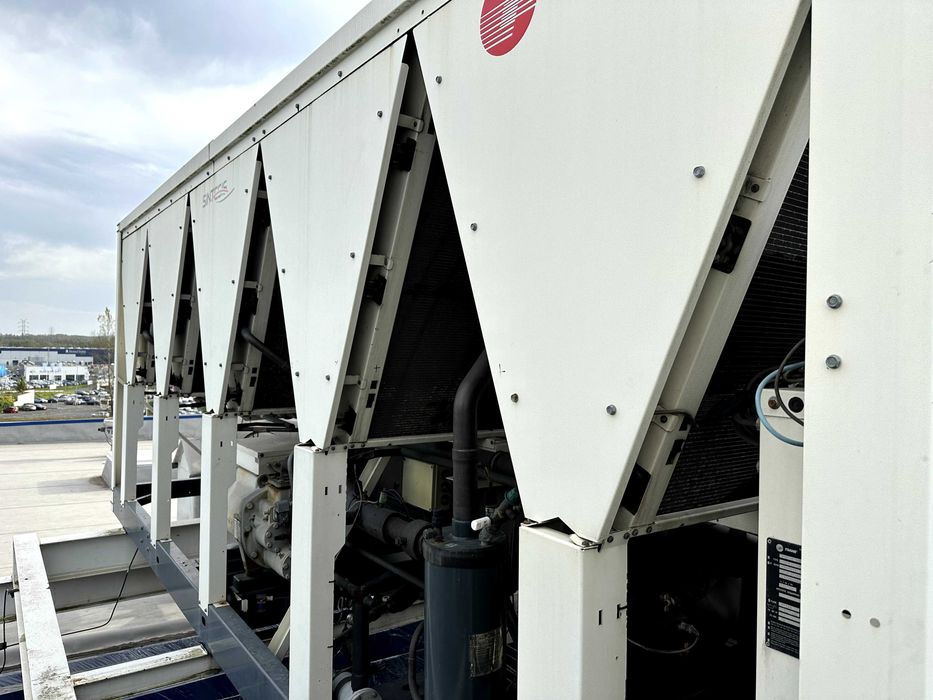 Agregat wody lodowej chiller Trane RTAF 145 o wydajności 522 kW