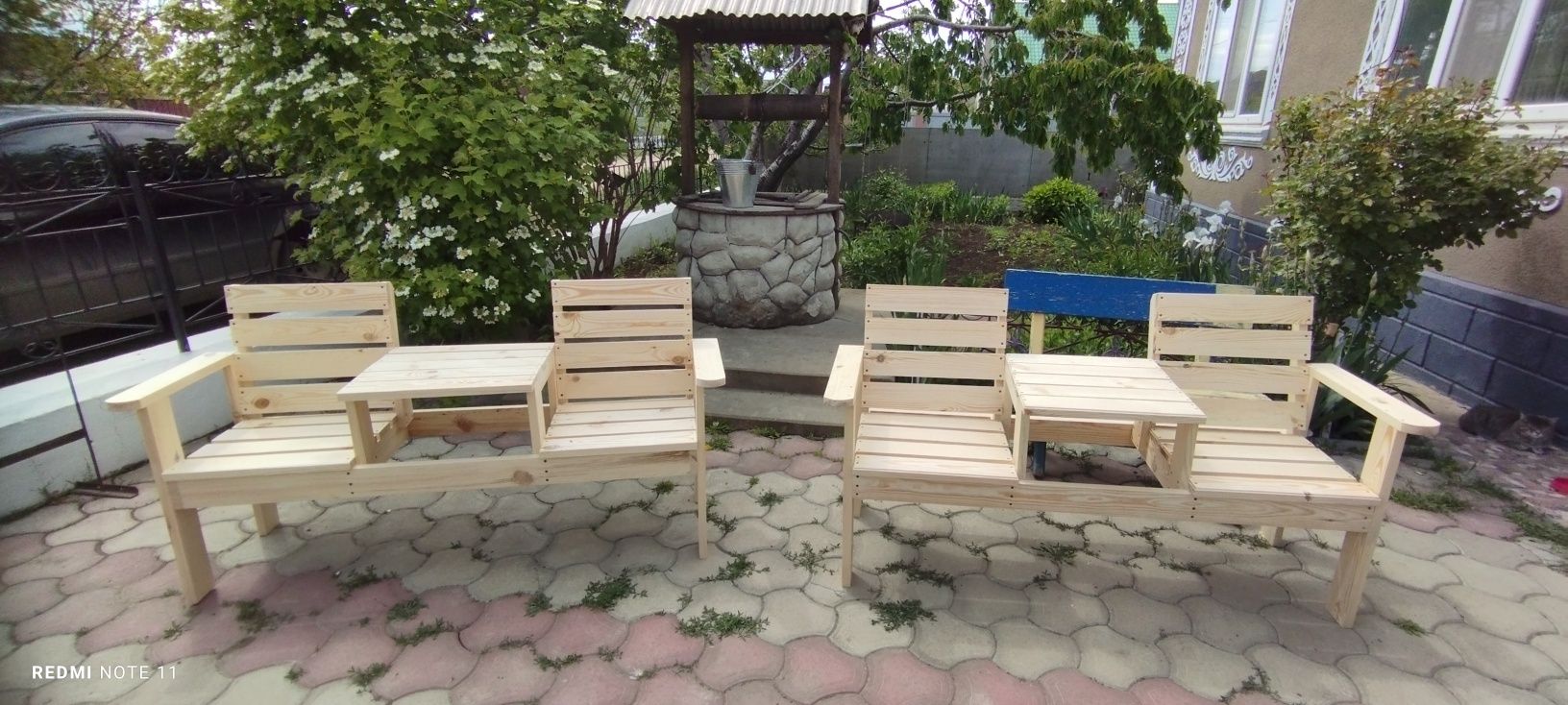 Лавка з столиком