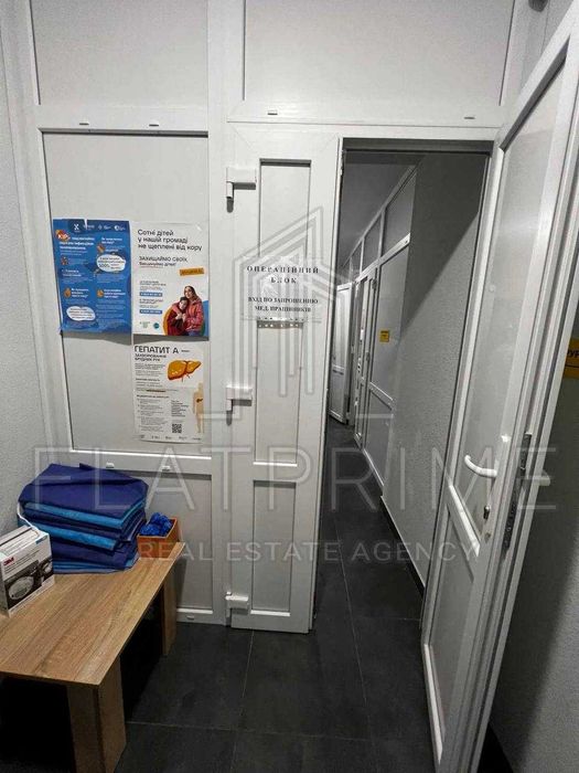 Без% Фасад торгове комерційне приміщення будівля з орендарем