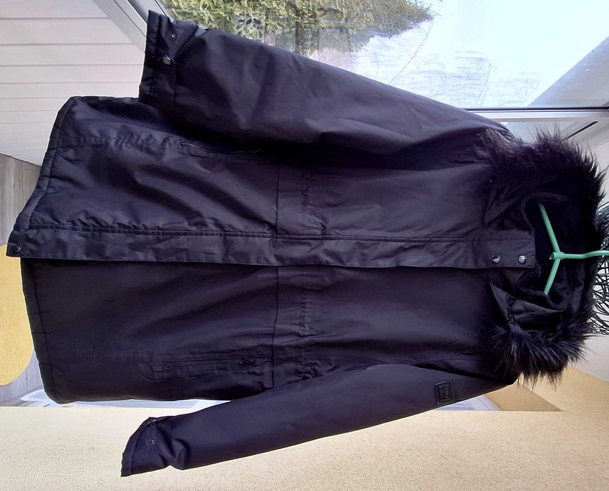 Czarna ocieplana kurtka zimowa z kapturem Regatta