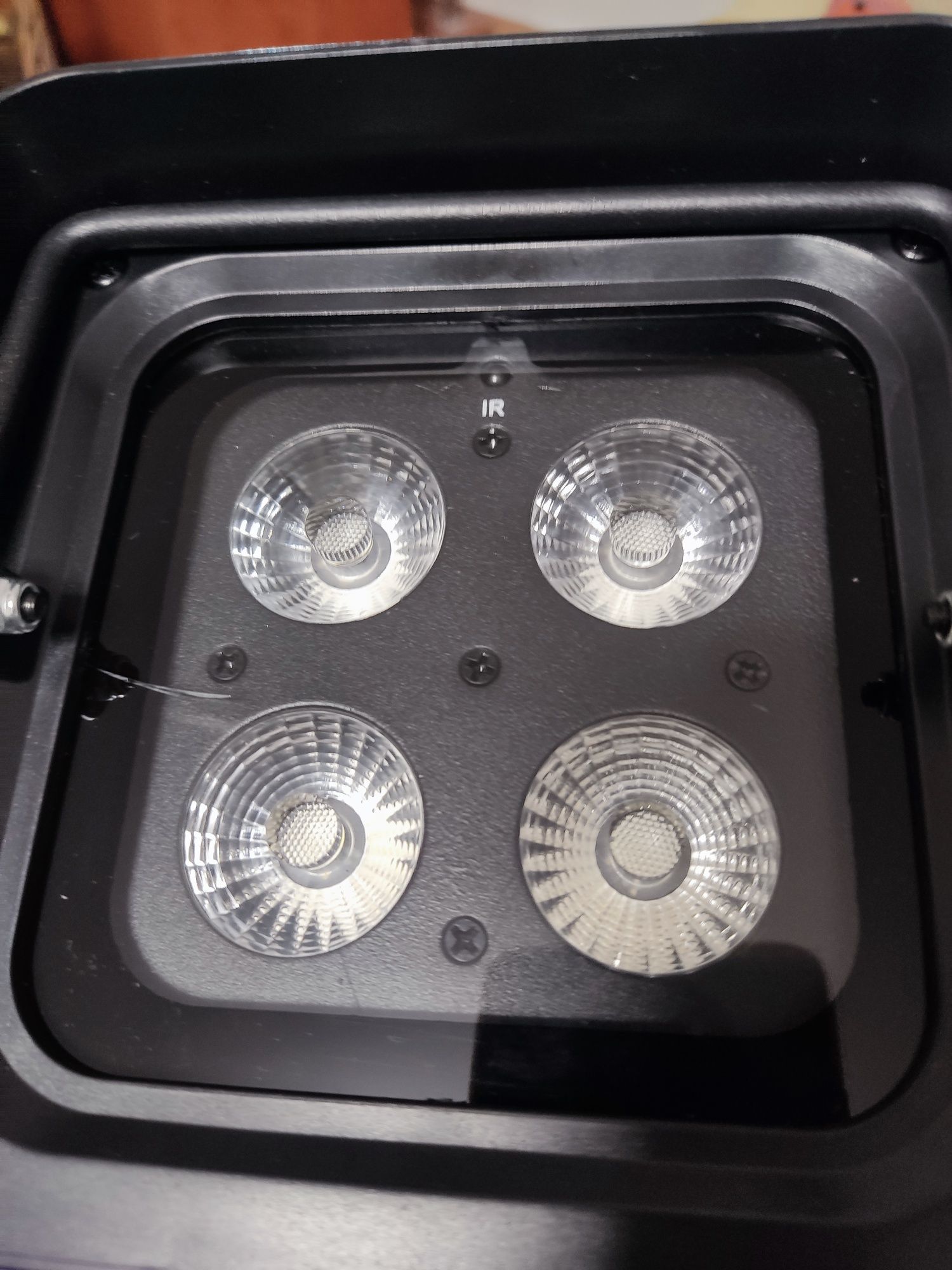 AKKU UP-4 Entry QCL Spot reflektor LED