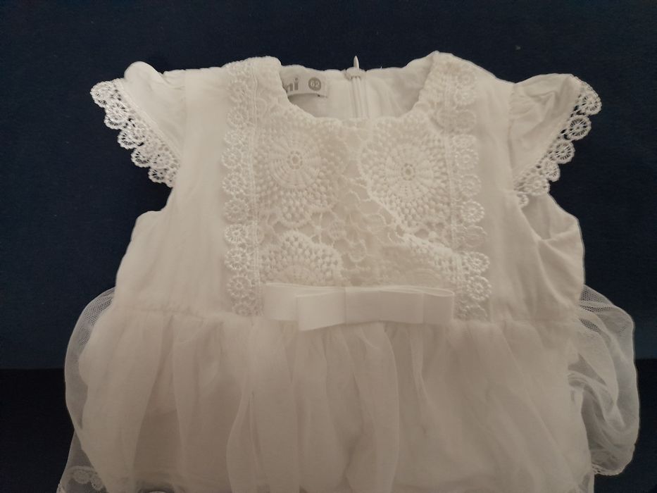 Sprzedam sukienkie do chrztu