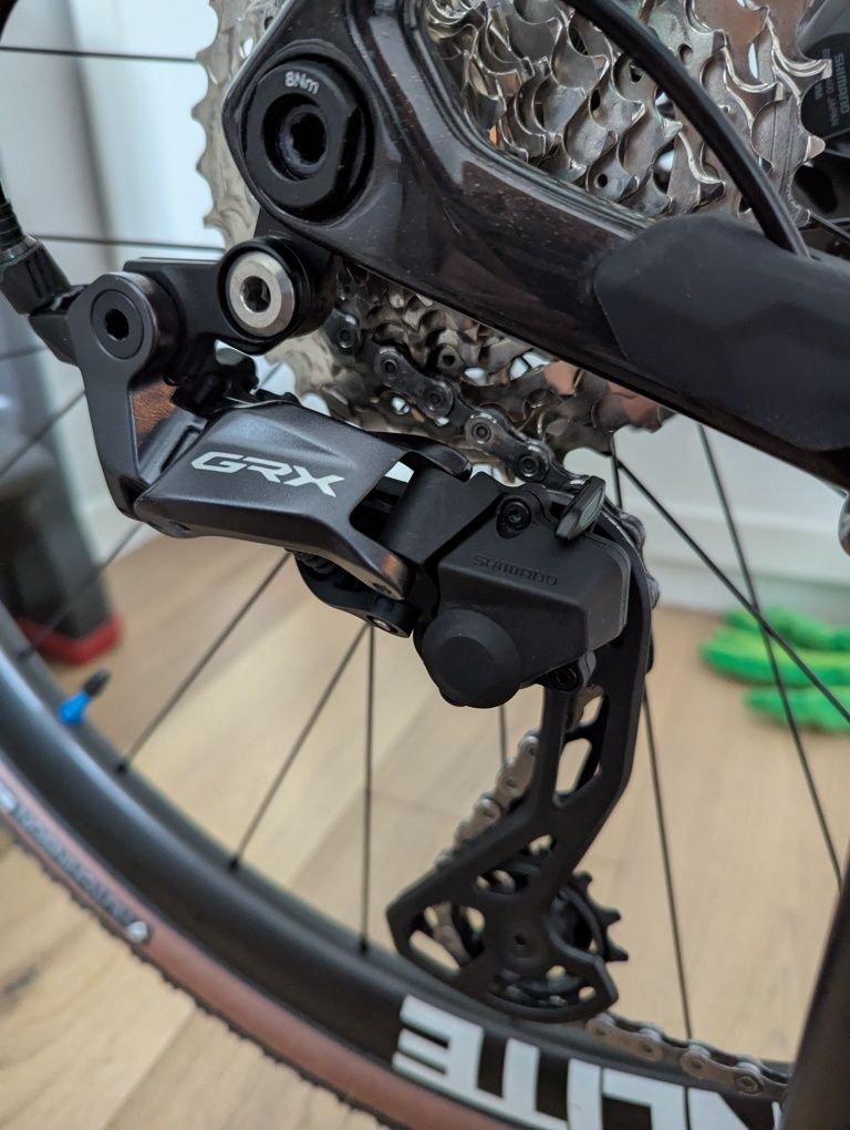 Mini grupa Shimano GRX 2x12, klamkomanerki, zaciski, przerzutki.