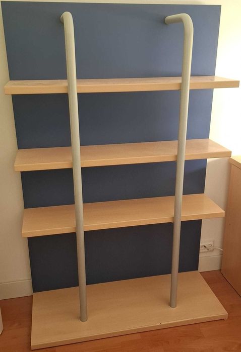 Prateleira de madeira