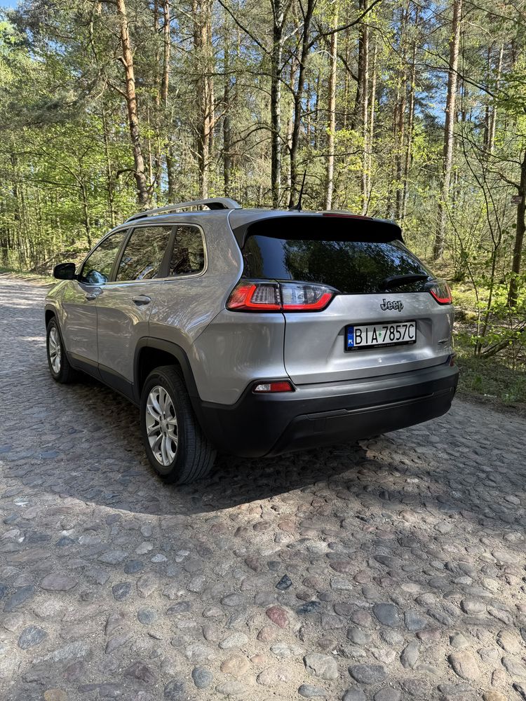 Wypożyczalnia Jeep Cherokee automat