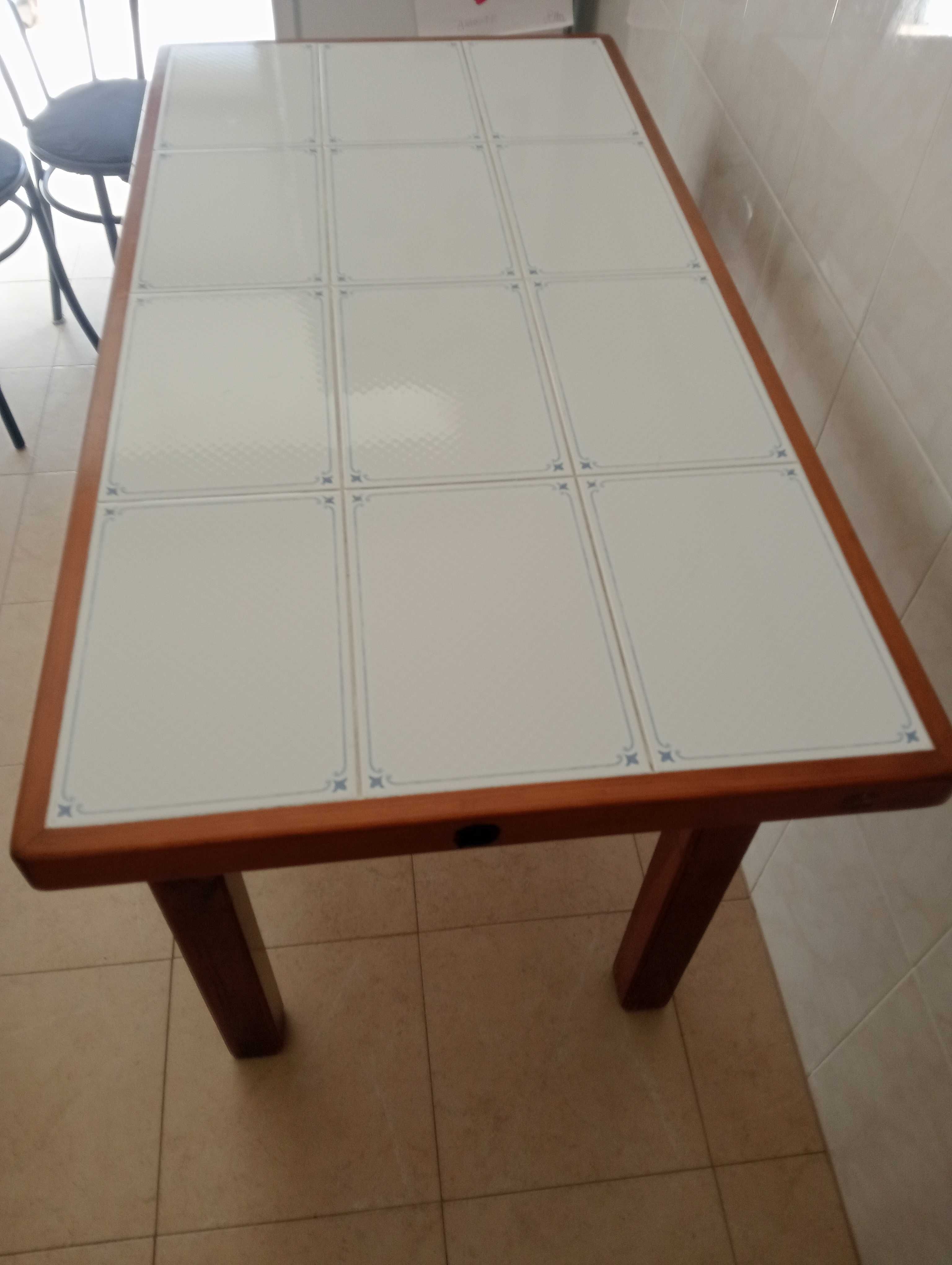 Mesa de madeira a