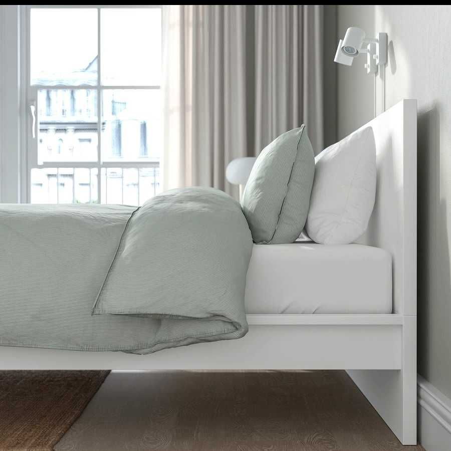 Cama casal completa com estrado de ripas e colchão 1,40m x 2,00m