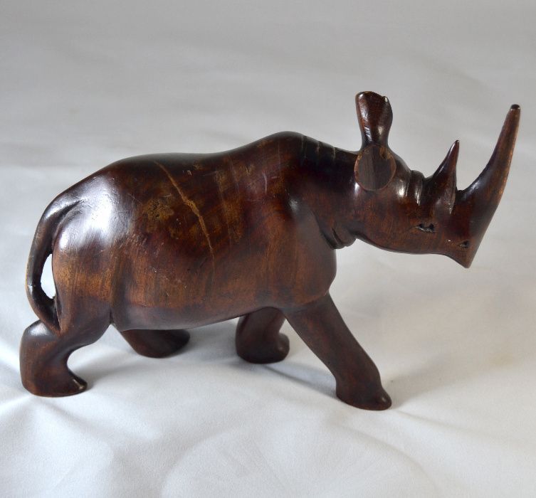Escultura Vintage de Rinoceronte em madeira exótica