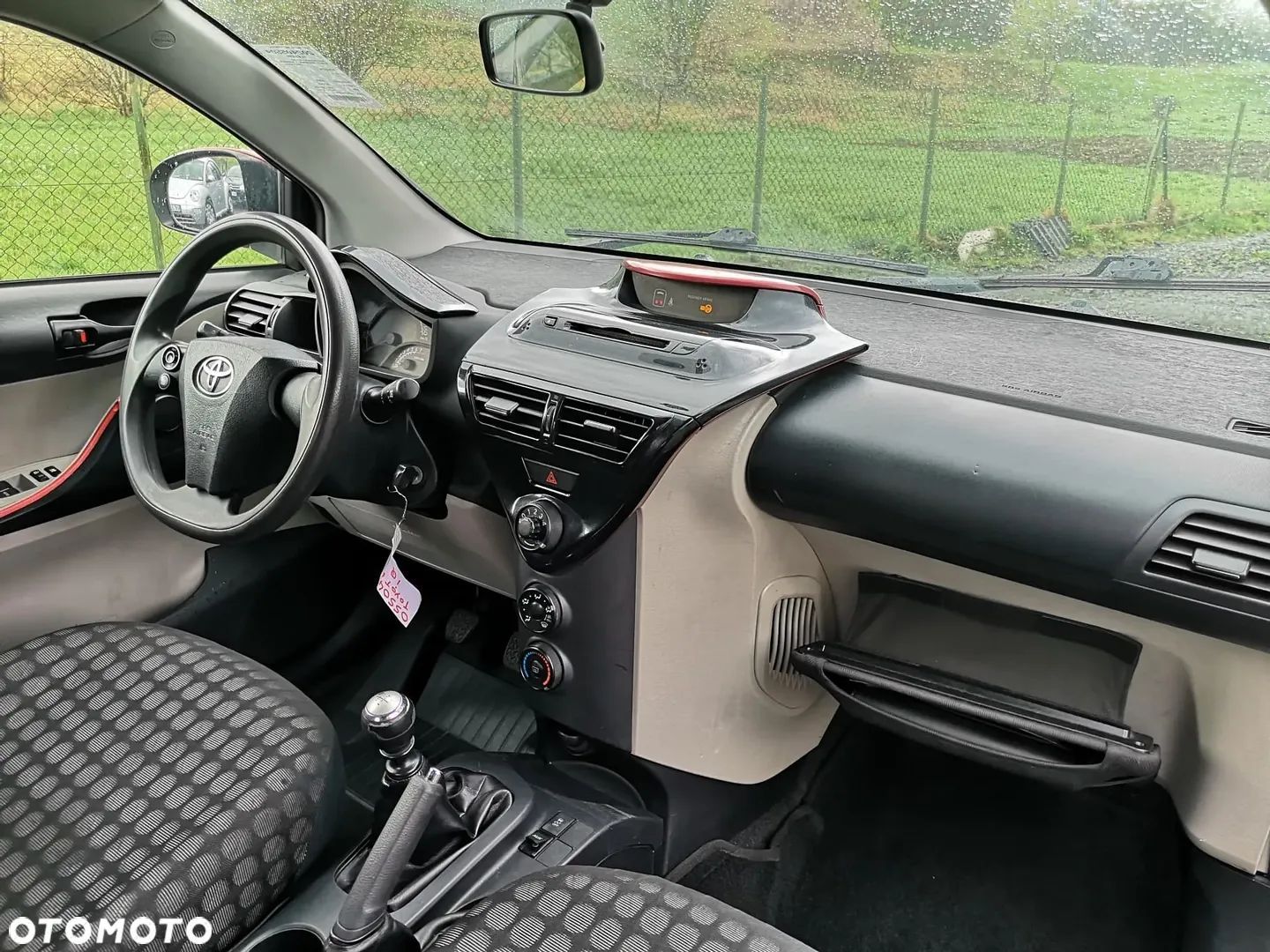Toyota iQ OKAZJA Toyota IQ 1,0 VTI 2011R KLIMA 4osobowy 137000km