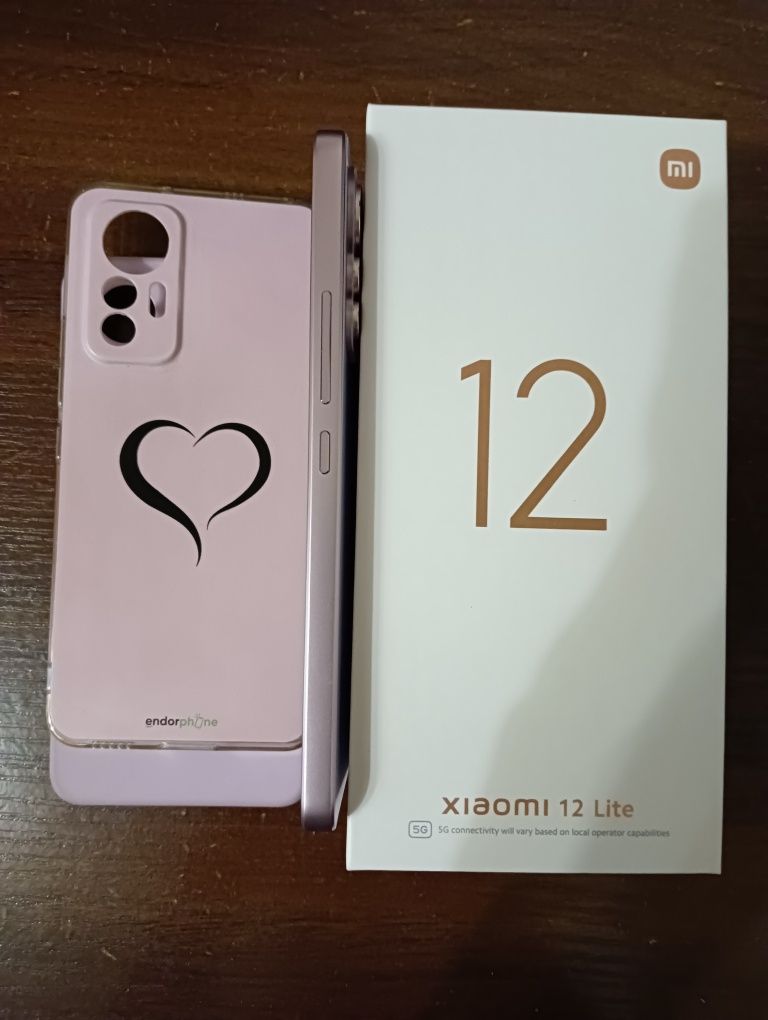 Продам смартфон Xiaomi 12 Lite 6/128GB.