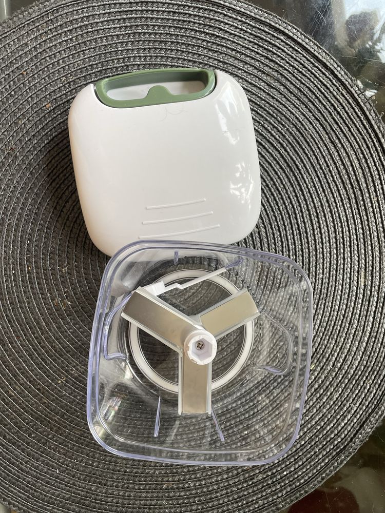 Manual pull chopper