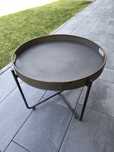 Stolik metalowy vintage z Westwing
