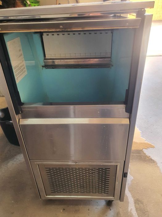 Maquina de fazer gelo ITV Industrial