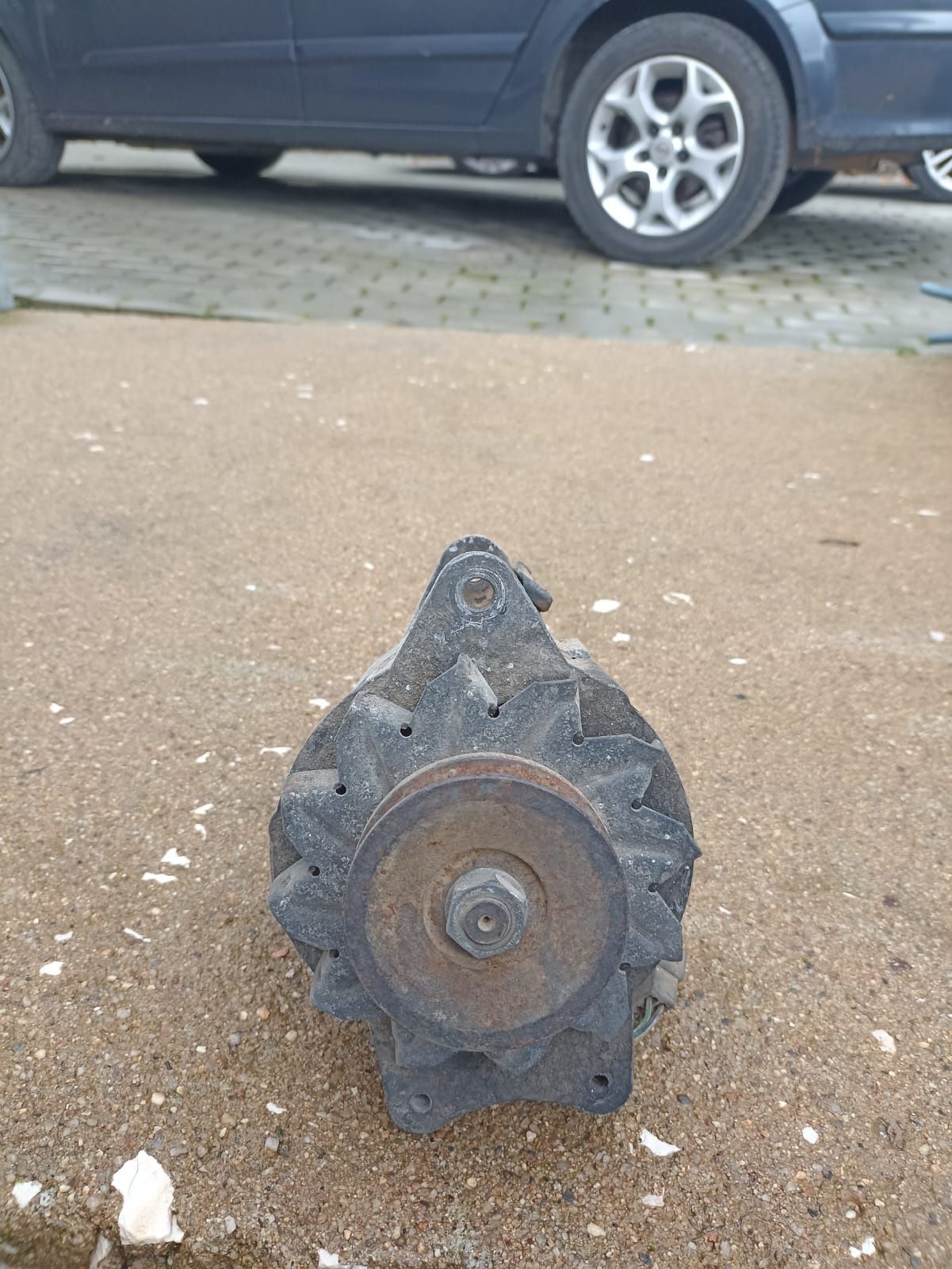 Alternador Toyota bj 40 c/ bomba de vácuo