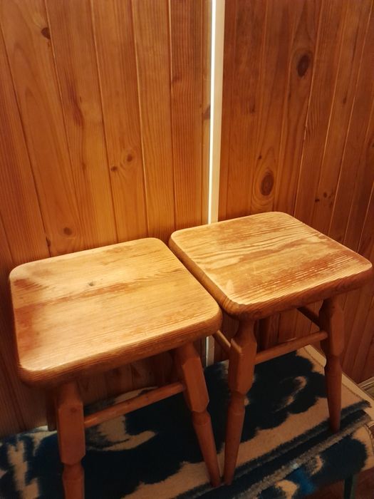 Табуретки деревянные, 2 штуки