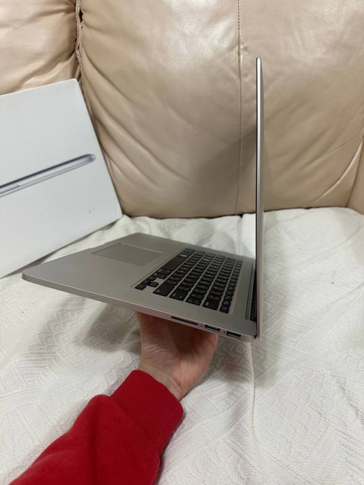 MacBook Pro 2015 15.4 16/256 GB!