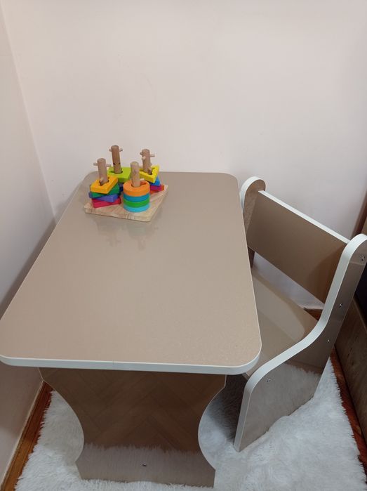 Столик для творчості + крісло