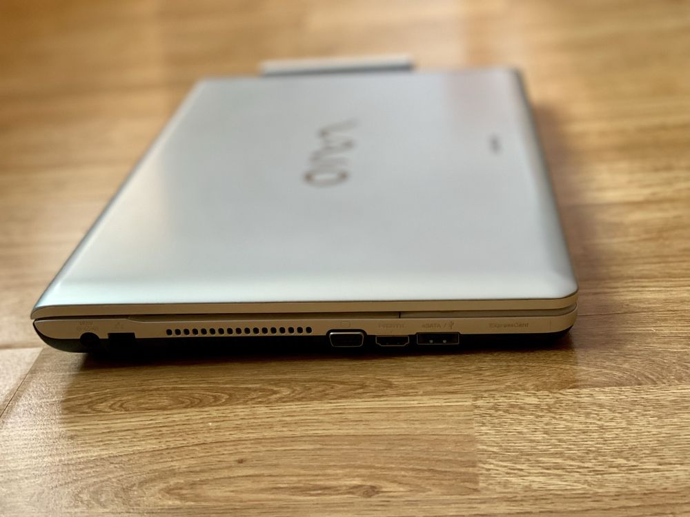 Sony Vaio PCG-71211V (i3-330M; 6 GB DDR3; 240 GB SSD; 15.6")
