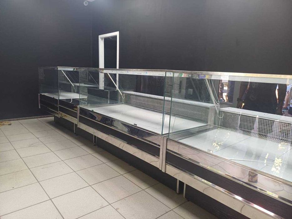 Холодильна вітрина під м'ясо,ковбаси,рибу,сир,кулінарію.Гнуте скло/КУБ