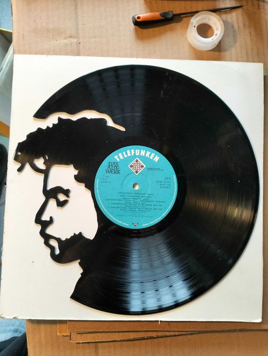 Silhueta decorativa Prince feita de um disco de vinil LP