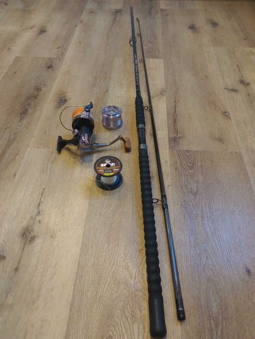 Zestaw sumowy ,wędka , kołowrotek Mikado z plecionką .