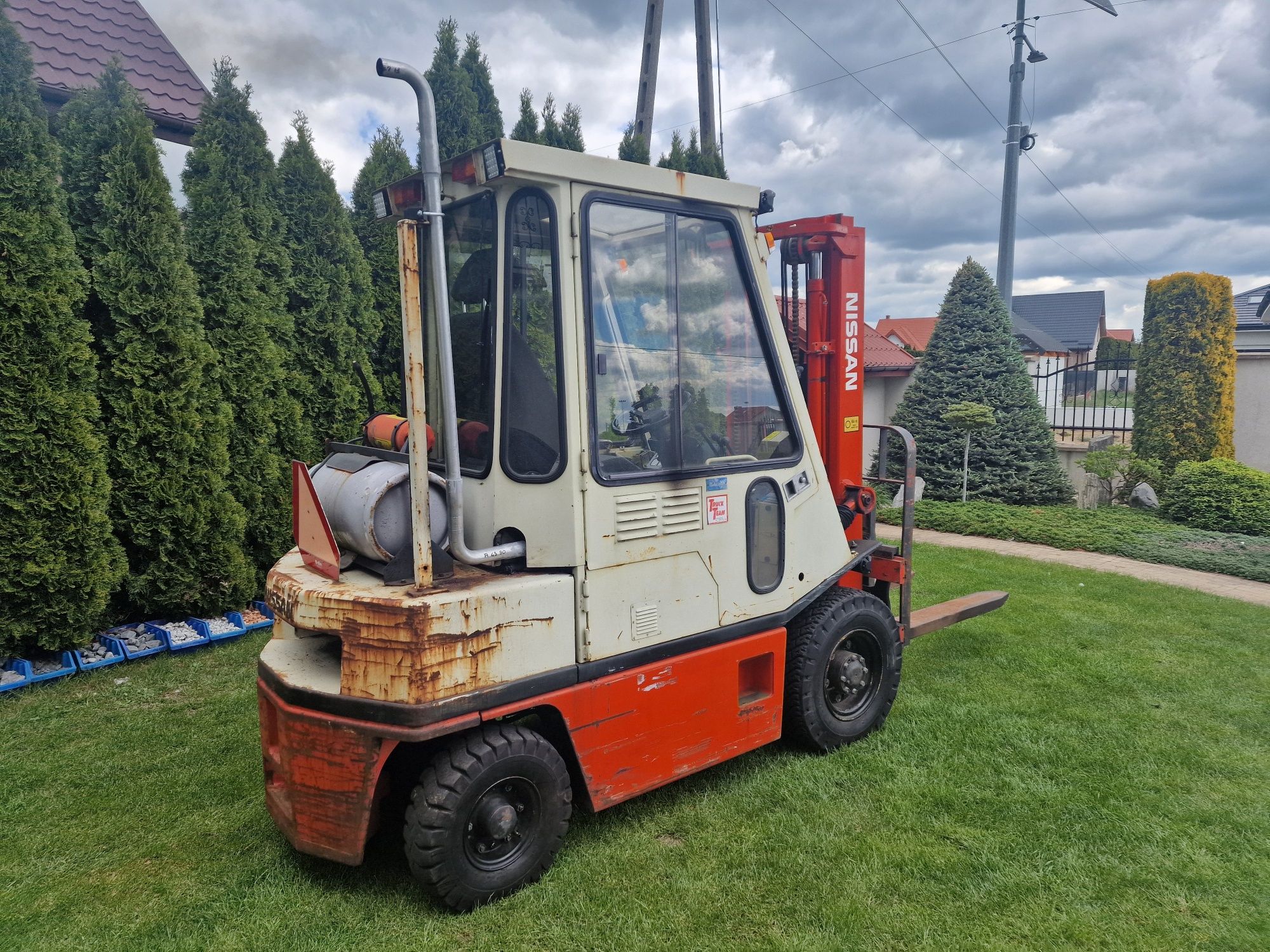 Wózek widłowy NISSAN 2.5 tony