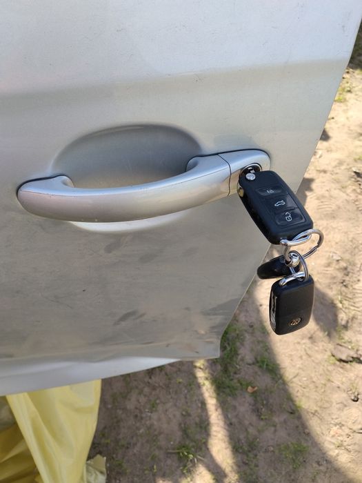 Golf 6 Combi 2.0tdi w częściach, fotele, boczki drzwi, światła tylne i