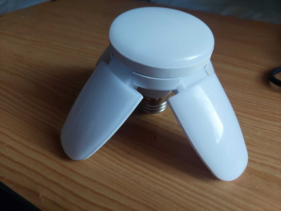 ЛЕД лампочка ромашка новая в хорошем состоянии