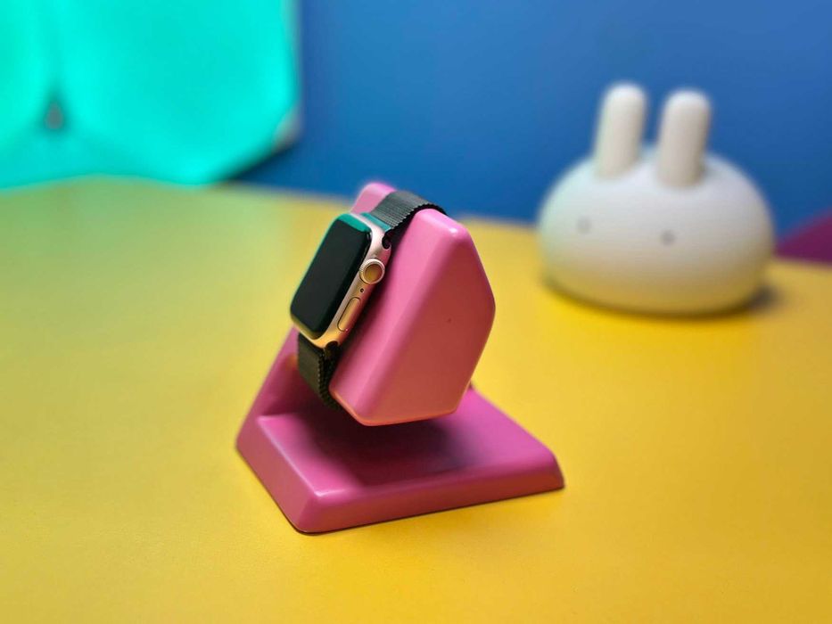 Смарт-годинник Apple Watch Series 5 GPS 40mm (143768) Б/У З ГАРАНТІЄЮ