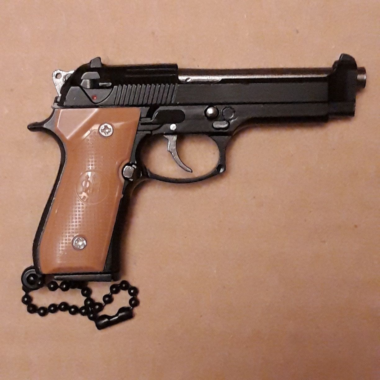БРЕЛОК, миниатюрный макет пистолета Beretta