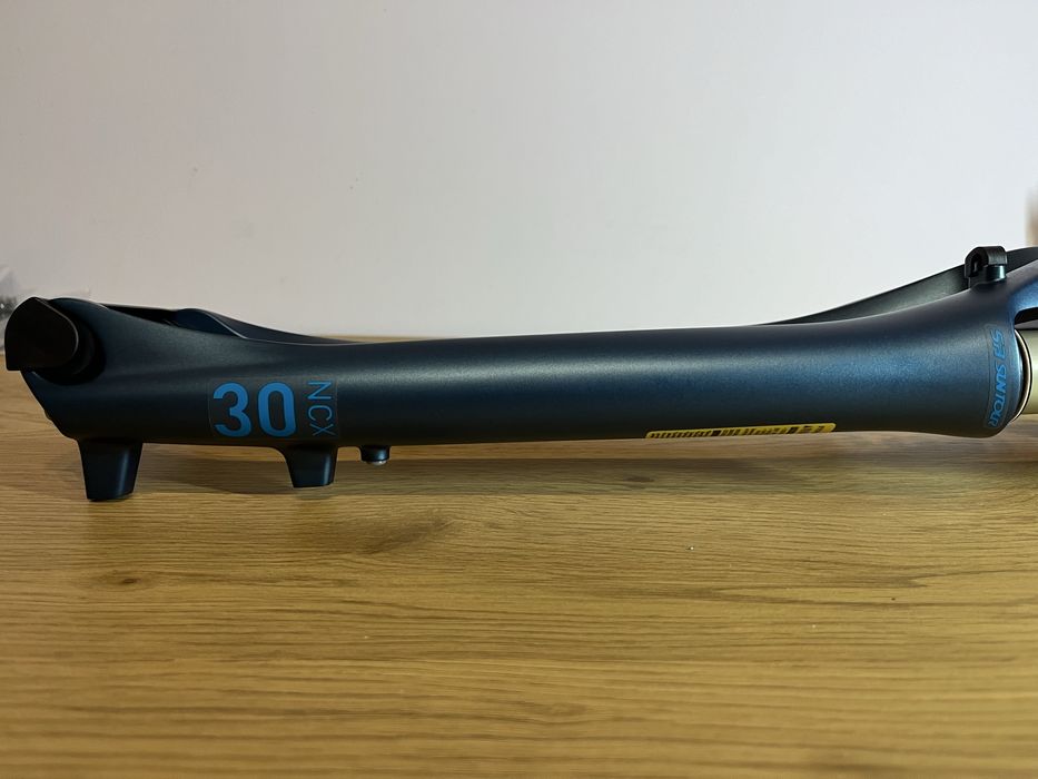 Amortyzator trekking Suntour NCX-E RL 28" 63 Disc Taper Manetka