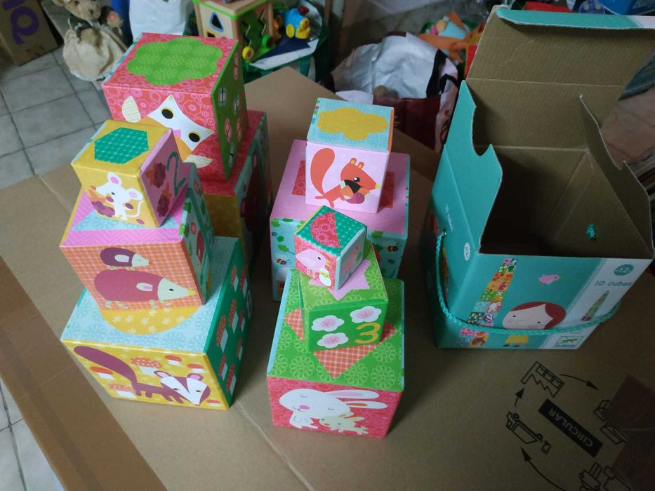 Brinquedo cubos criança