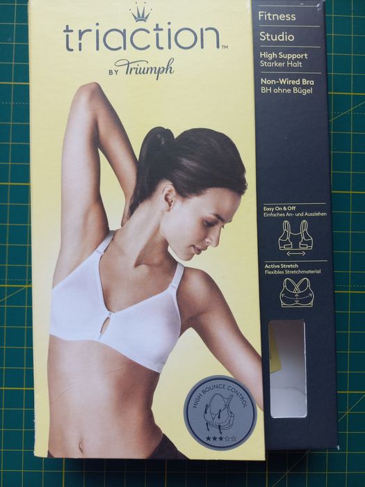 Бюст чорний TRIUMPH з застібкою попереду