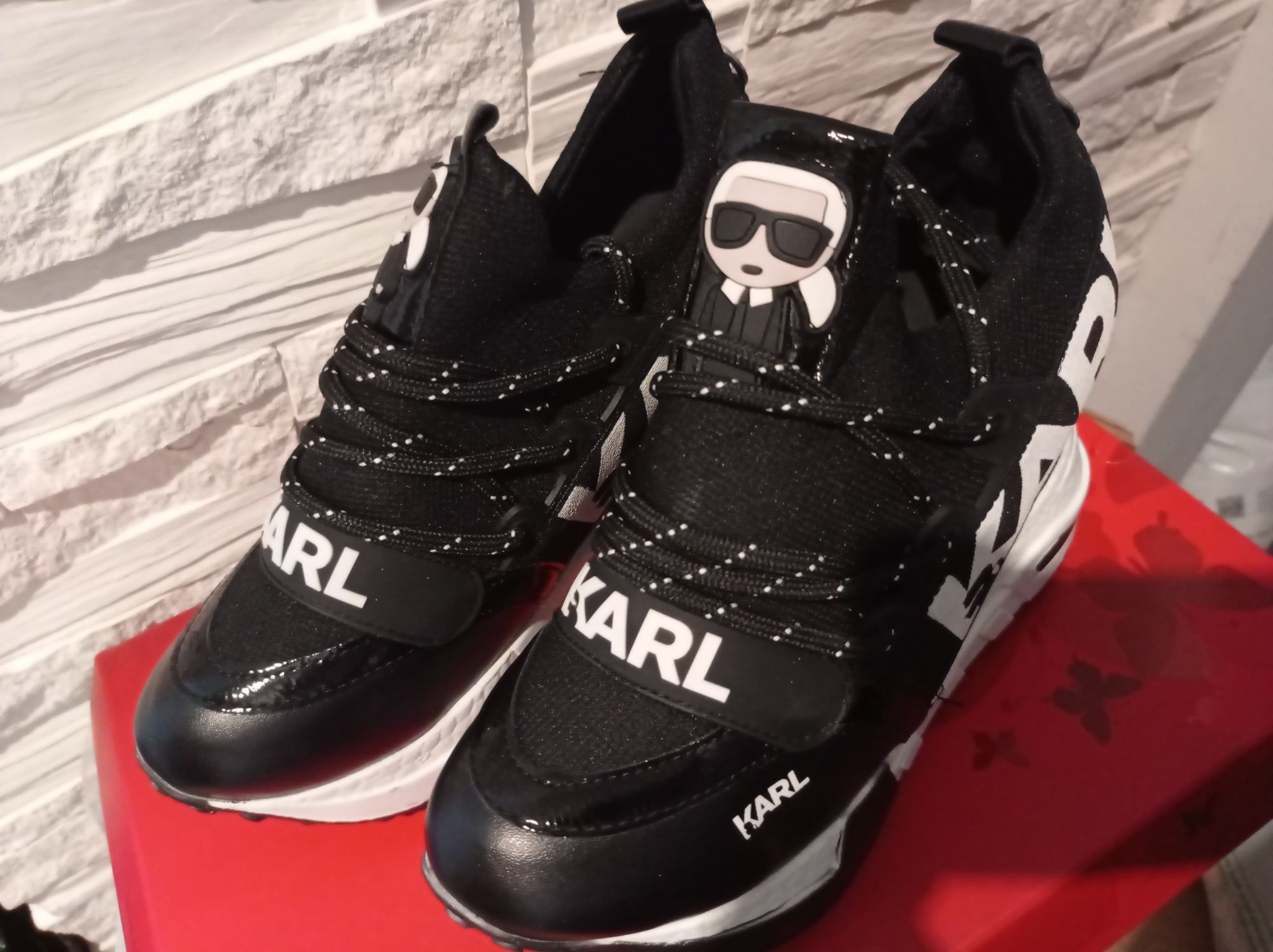 Wyprzedaż Karl Lagerfeld 40 czarne buty sportowe platforma
