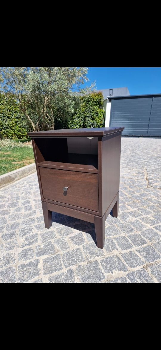 2x Mesa de cabeceira, castanho escuro c/velatura, 47x40 cm