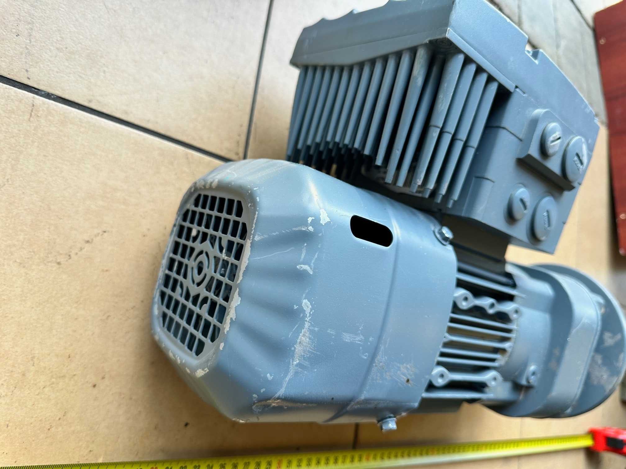 Motoreduktor, silnik sew z falownikiem 0,55 kw zakres obr 18-183