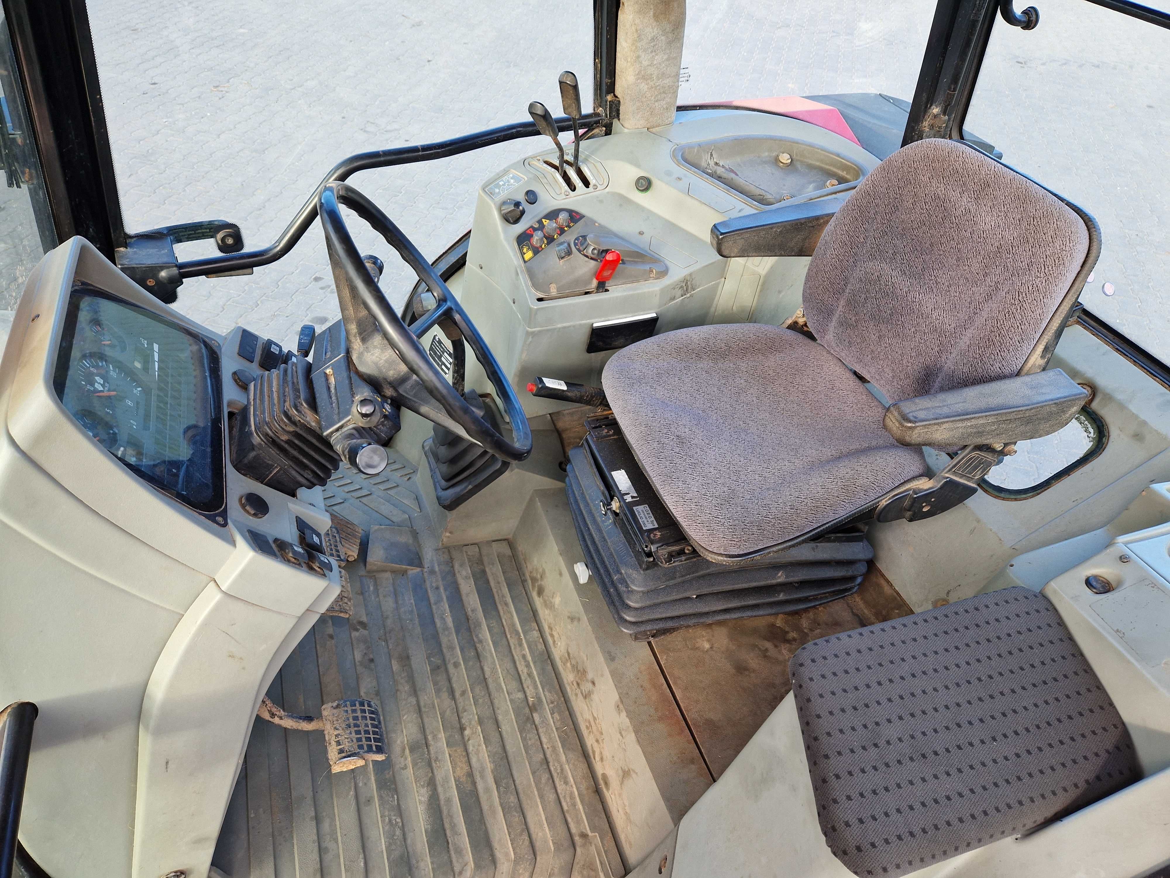 Massey Ferguson 6120 MF 5435 Renault 3070