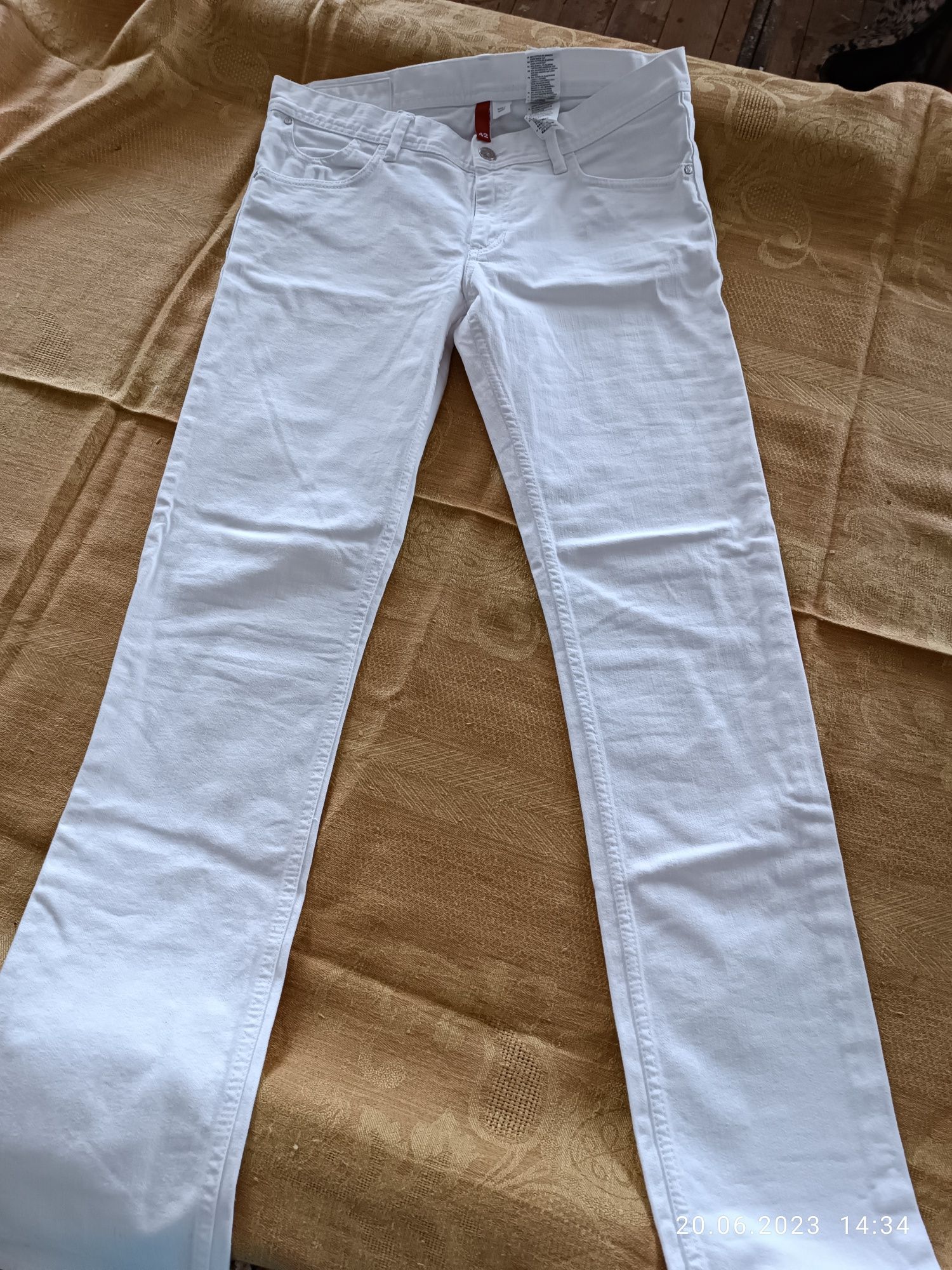 Білі джинси  нові