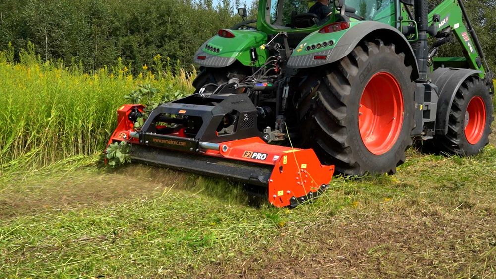 Ciężka kosiarka bijakowa F2-300 PRO z przesuwem hydraulicznym (50 cm)