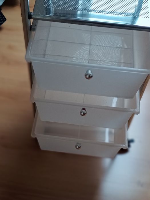 Szafka na kółkach do łazienki