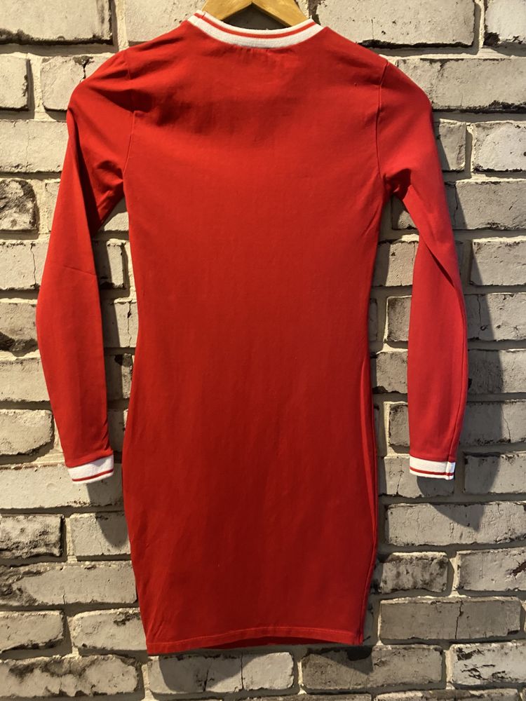 Czerwona sukienka dla nastolatki